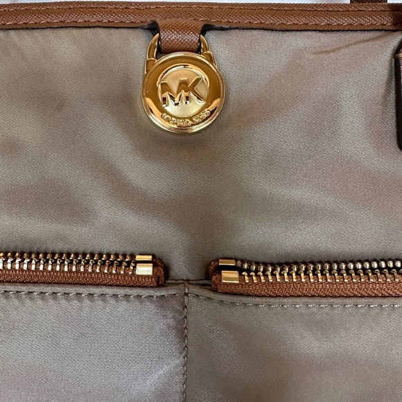 MICHAEL KORS KEMPTON nylon & leather tote purse bag brown/tan zipper - Picture 3 of 6